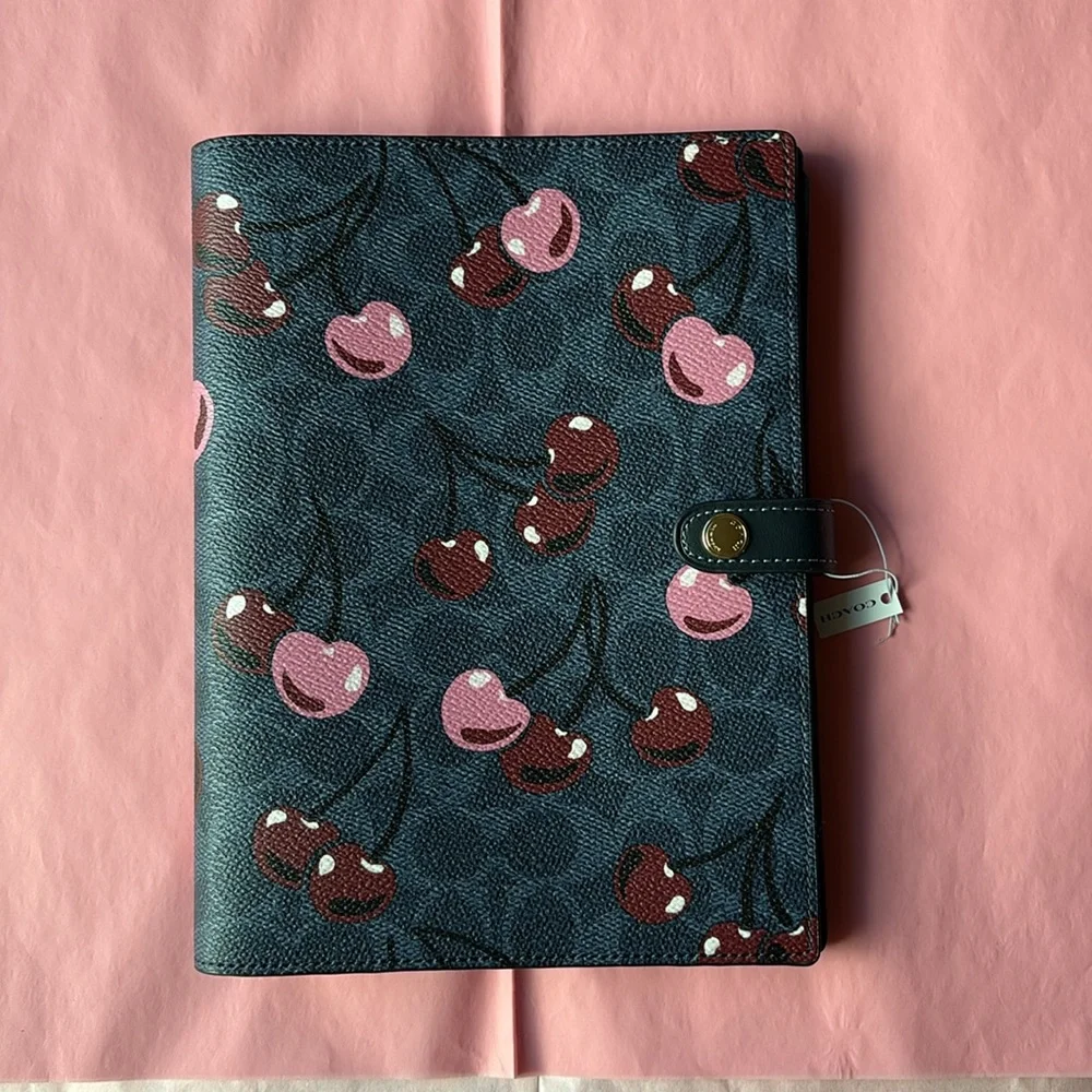 🍒 COACH NOTEBOOK IN SIGNATURE CANVAS WITH CHERRY PRINT 🍒 NWT 🍒